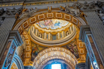 Obraz premium The Papal Basilica of Saint Peter in the Vatican, or simply Saint Peter's Basilica, is a church of the Italian High Renaissance located in Vatican City, an independent microstate enclaved within the c