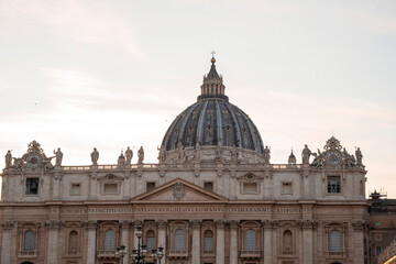 Obraz premium The Papal Basilica of Saint Peter in the Vatican, or simply Saint Peter's Basilica, is a church of the Italian High Renaissance located in Vatican City, an independent microstate enclaved within 