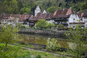 Saint-Ursanne est une cité médiévale touristique du Clos-du-Doubs et une ancienne commune suisse du canton du Jura, située dans le district de Porrentruy le long du Doubs.