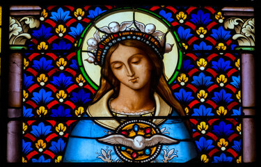 Obraz premium Stained glass (19th century) of The Immaculate Heart of Mary.
