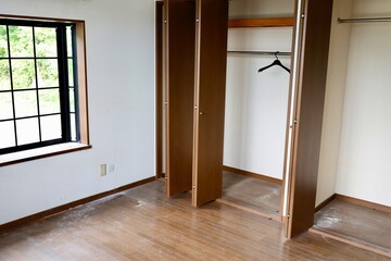 空のクローゼット