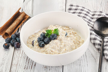 Oats porridge with blueberry