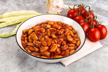 White baked bean in tomato sauce