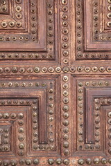 DETAIL OF AN OLD WOODEN DOOR