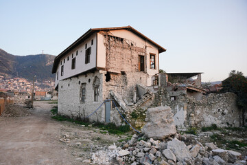 Obraz premium Damaged building in Antakya, Hatay after 6 February 2023 Earthquakes