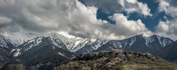 Obraz premium panorama of the mountains in winter