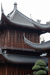 Obraz premium Traditional asian architecture with intricate wooden pagoda roof design. China
