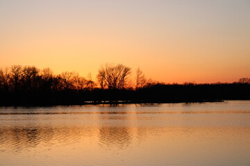 Obraz premium sunset on the river