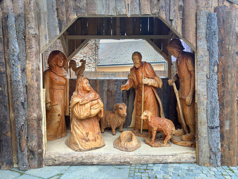 vecchio presepe in legno a govone in italia, old wooden crib in govone village in italy 