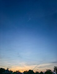 Obraz premium Clear Evening Sky Gradient Over Bangkok Horizon