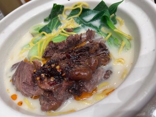 beef shank noodle soup food