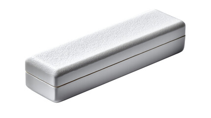 Elegant white box: A minimalist image showcasing a sleek, rectangular white box, its surface subtly textured and lid closed. This design symbolizes simplicity and refined taste.