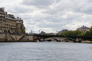 Fototapeta premium pont de paris traversant la seine