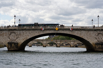 Fototapeta premium pont de paris traversant la seine