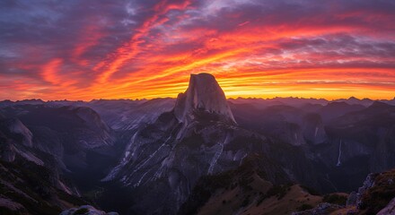 Fototapeta premium Half Dome Mountain Sunset Landscape