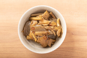 コンニャクと舞茸とゴボウの甘辛煮