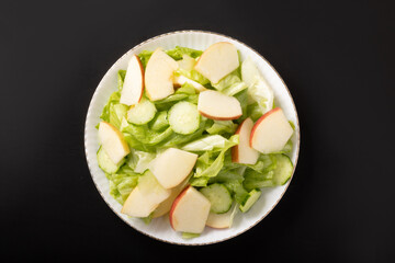 りんごとレタスのサラダ