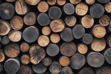 Selbstklebende Fototapeten Close-up of neatly stacked wooden logs showcasing their natural textures and colors. © Espresso