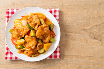 Stir fried sweet and sour sauce with pork