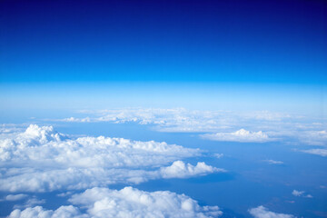 Fototapeta premium view of a mountain range above the clouds