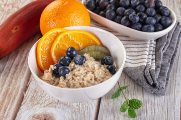 Oats porridge with blueberry, kiwi and orange