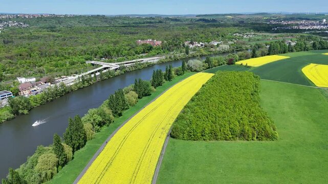 Luftaufnahme vom Fluss Main, am Fechenheim, Frankfurt, Hessen.