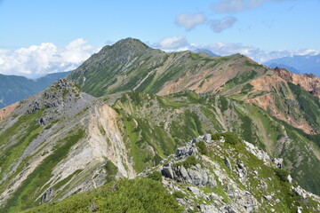 Obraz premium 北アルプスの鷲羽岳から見る水晶岳山頂