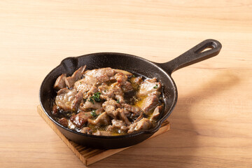 牛タン　アヒージョ