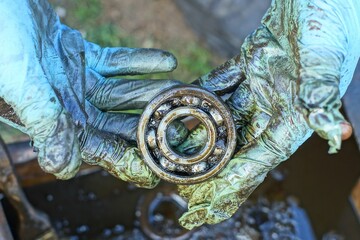  object, detail, silver, rusty, dirty, repair, shiny, construction, design, turning, metallic, rolling, transportation, round, material, mechanical, metal, bearing, roller, steel, part, technical, ind