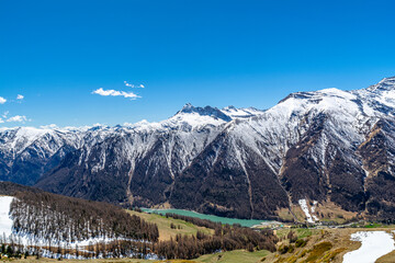 L’arrivo della primavera ai piedi del Monviso: Pontechianale ed il suo lago in Alta Valle Varaita