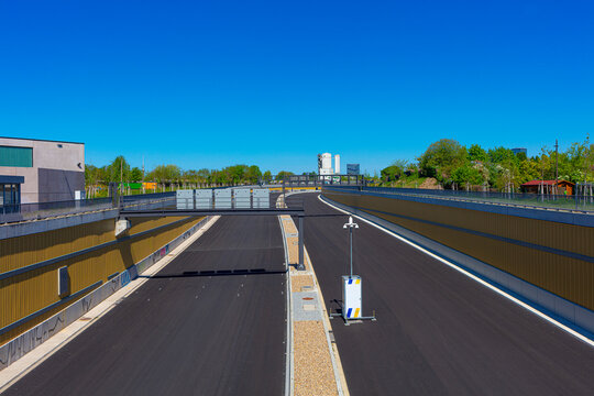 Fertiges Teilst&uuml;ck Berliner Stadtautobahn A100 Bereich K&ouml;llnische Heide, Neuk&ouml;lln Blick Richtung Osten,  gr&ouml;&szlig;tes Berliner Verkehrsprojekt, Strassenbau Autobahn Bau - Streckenabschnitt Autobahndreieck