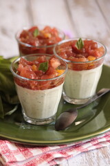 panna cotta basilic, mozarella et tartare de tomates fraîches