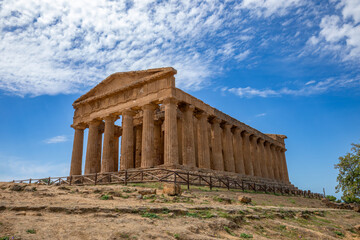 Obraz premium Greek Temple of Concord in the Valley of the Temples in Agrigento, Sicily, Italy, UNESCO heritage site