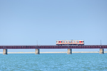由良川橋梁を渡る汽車