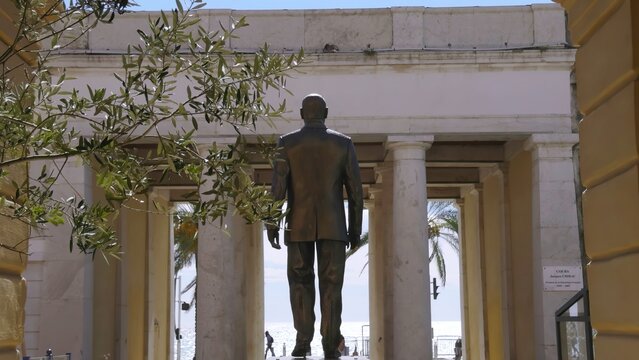 Bronze statue of sandro pertini overlooking the ligurian sea in savona. Action