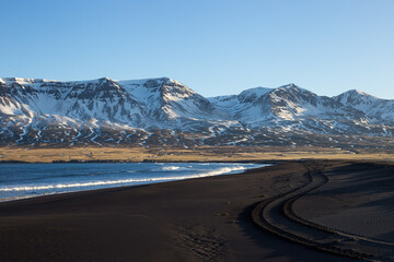 road to the mountains