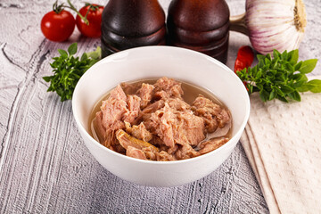 Canned tuna preserve for salad