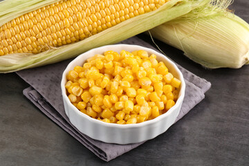 Canned sweet young corn grain