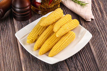 Canned baby mini corn cob