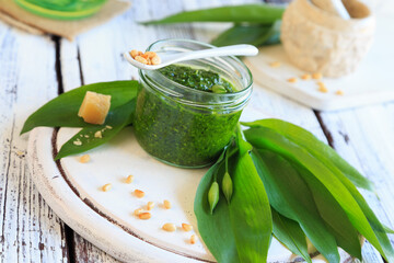 Frisches Bärlauchpesto selbst gemacht