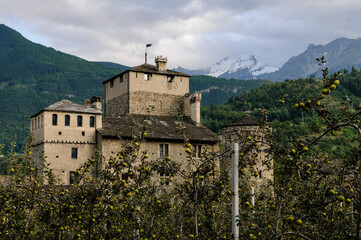 Naklejka premium castle in the mountains