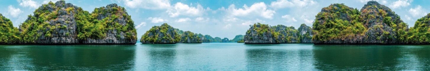 Naklejka premium Lush Green Islands Surrounded by Tranquil Blue Waters under Sky