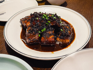 中国料理　梅菜扣肉　（豚バラの蒸し煮）