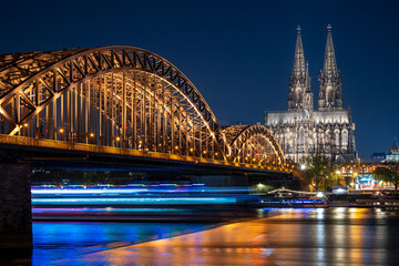cologne cathedral on the right  © Roman