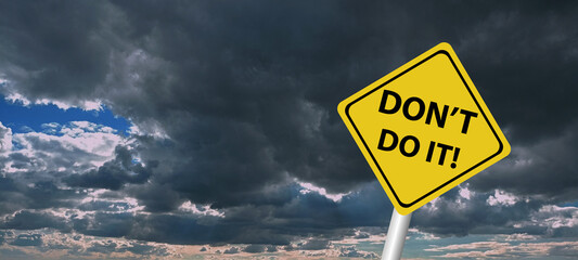 Don't and don't icons. Check mark and cross. Like and dislike the symbols. Positive and negative...