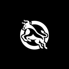 Fototapeta premium letter O bull logo