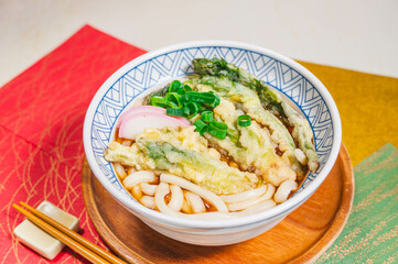 山菜の天ぷらうどん