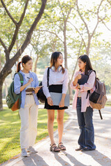 Obraz premium After school, a group of students walks together, laughing and talking happily as they share stories from their day.