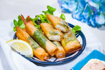 厚揚げとエビの春巻き