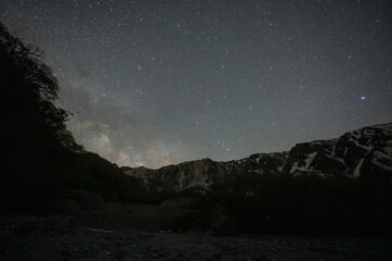 日本の鳥取県の大山のとても美しい星空
